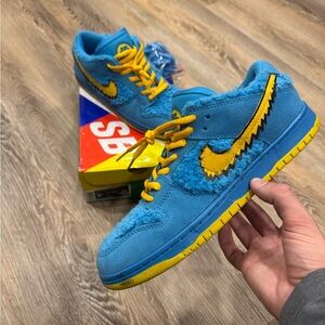 Nike SB Dunk Low Grateful Dead